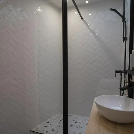 Apartment Near Buttes Chaumont Paris
