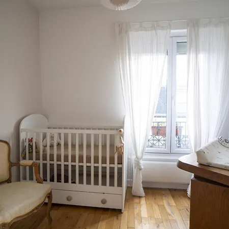 Near Buttes Chaumont Apartment Paris