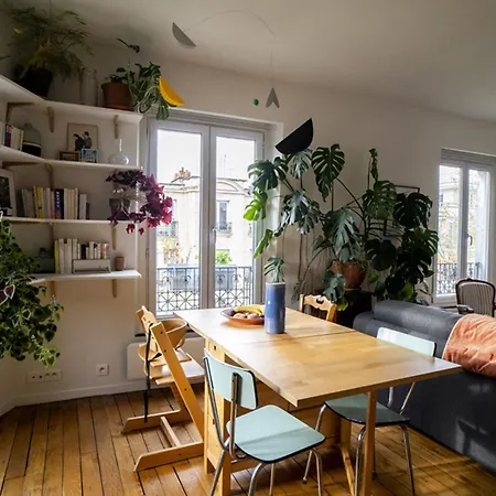 Near Buttes Chaumont Apartment *